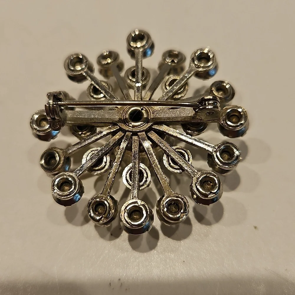 Vintage Brilliant Rhinestone & Silvertone Brooch